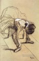 Bailarina sentada ajustando sus zapatos Bailarina de ballet impresionista Edgar Degas